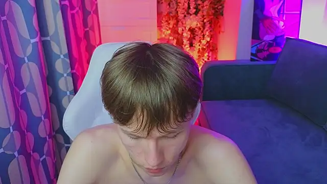 cuMte_boy 即時 XXX 聊天