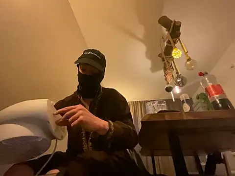 maniackle: διαδικτυακό σόου στην κάμερα