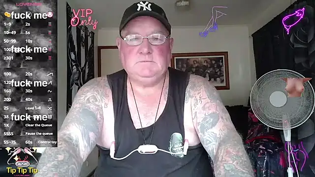 KINKYBLUEYES69 网络视讯表演