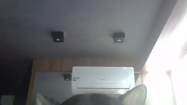 SkinnyKitten Show in webcam