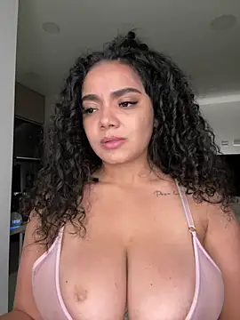 Curlyierr's Live XXX Chat