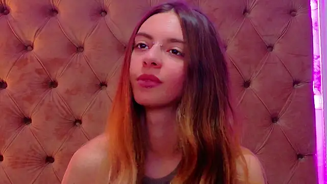 CoraVex's Live XXX Chat