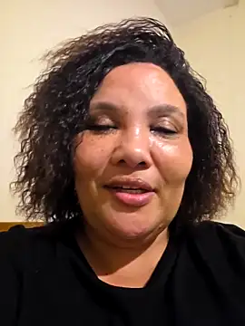 Curvy-Nthabi_X 在線直播表演