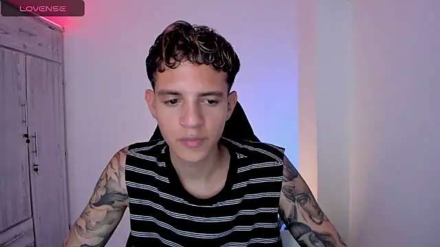 tylernova Pertunjukan Webcam