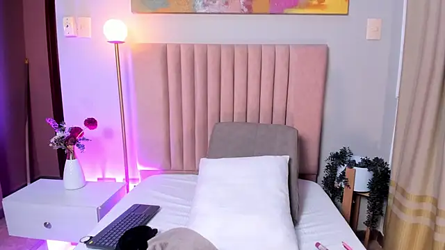 Zamira_Taylor: онлайн-секс-чат