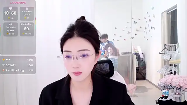 yangyang-777 Show in webcam