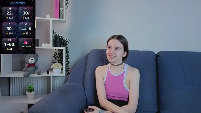 LucettaAdy Adlı Modelin Canlı XXX Sohbeti