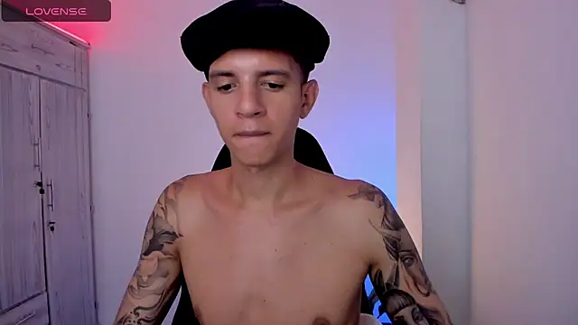 tylernovaのウェブカメラショー