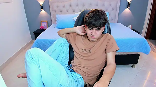 Tommy18__ 라이브 XXX 채팅