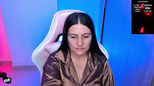 SaskyaaのライブXXXチャット