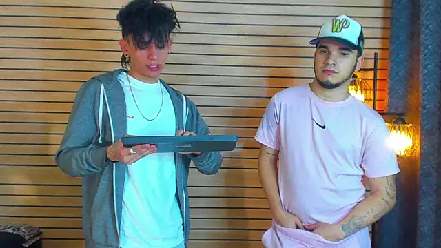 دردشة TheBatMansion الجنسية المباشرة