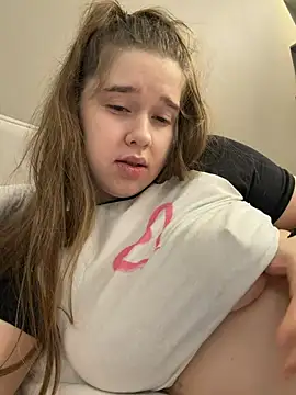 HornyGirlH webcam show