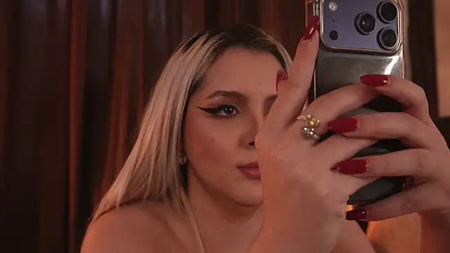 دردشة VictoriaMorrone الجنسية المباشرة