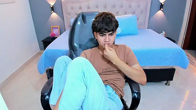 Tommy18__のライブXXXチャット