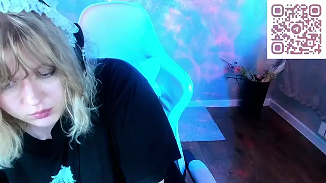 luna_c0ra élő XXX-chatje