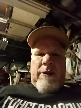 Reddog833 Show in webcam