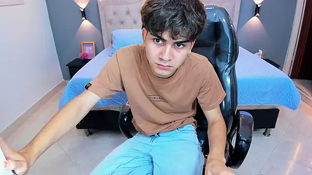 دردشة Tommy18__ الجنسية المباشرة