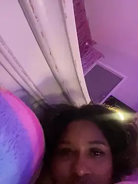 terrestrial-mermaid Show in webcam