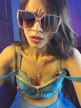 Ivy_the_goddess Show in webcam