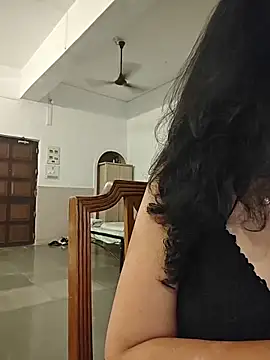 NakedMILFx Adlı Modelin Canlı XXX Sohbeti