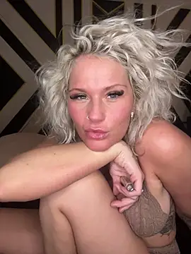 Peachyb 现场XXX聊天