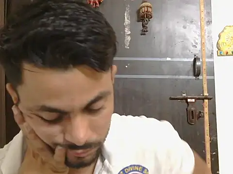 Stubborndesiboy 라이브 XXX 채팅