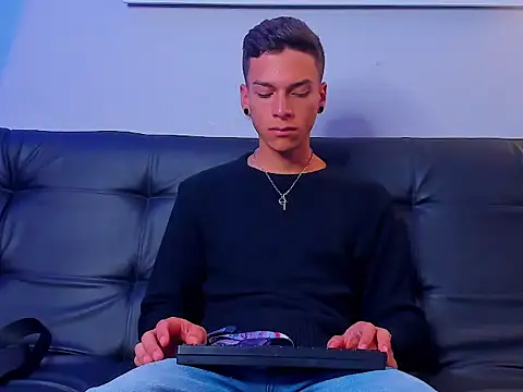 Chatroom XXX en direct de Noahh_Saky