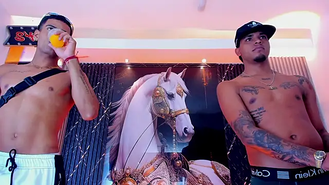 the_knights_of_the_night_: διαδικτυακό σόου στην κάμερα