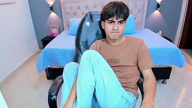 Živý XXX chat Tommy18__