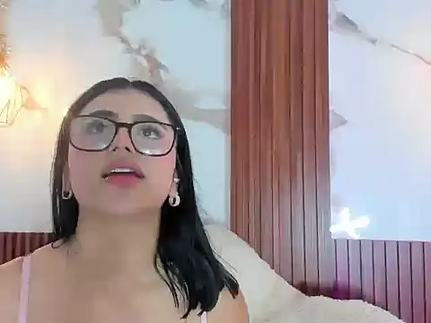 دردشة SaritaKors الجنسية المباشرة