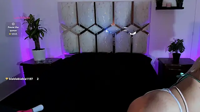 Chat +18 de Amanda_klaire ao vivo