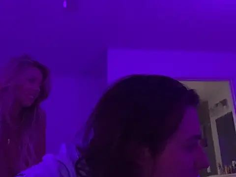 peachessixnine Show in webcam