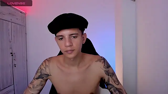 tylernova Chat XXX live