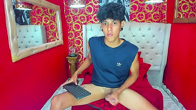 Pokazy przed kamerką – straightyoungpein