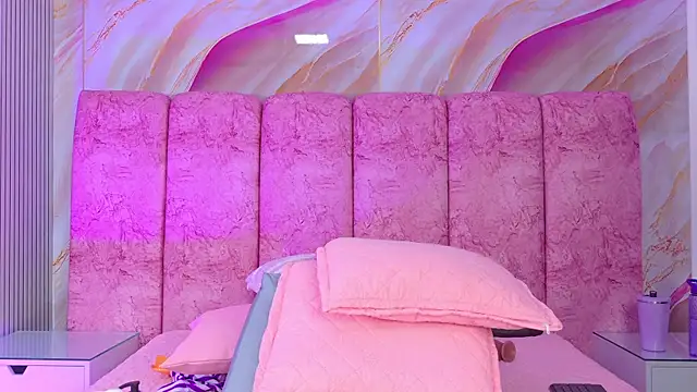 emmacurvy live XXX chat