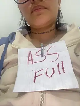 Czat XXX na żywo – Whore_Disgusting_Dirty