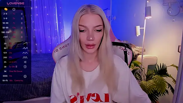 AnyaTaylor_ Chat XXX in diretta