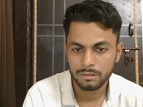 Stubborndesiboy 在線直播表演