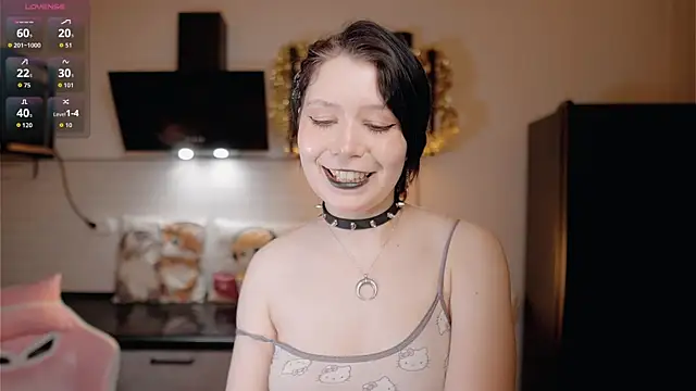 Nickari 现场XXX聊天