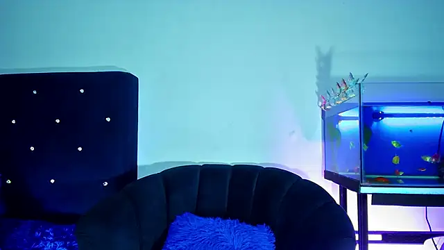 Aliice_Doll: διαδικτυακό σόου στην κάμερα