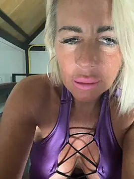 MakemeMillie1 Adlı Modelin Canlı XXX Sohbeti