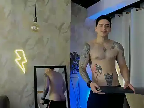 RONNY_COLTON: διαδικτυακό σόου στην κάμερα