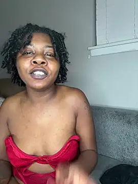 Ebony_Queeen: διαδικτυακό σόου στην κάμερα