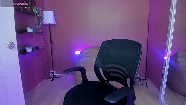 XXX chat uživo modela Kiaraprincess