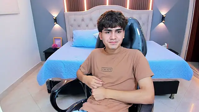 แชท XXX สดของ Tommy18__