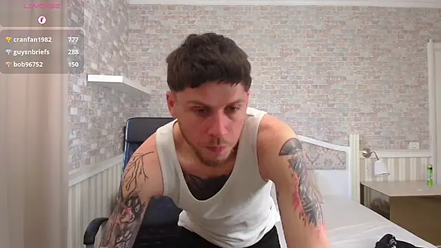 Show modela JonahShaw na web-kameri