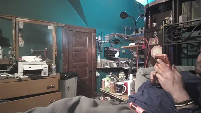 charactrzero: διαδικτυακό σόου στην κάμερα