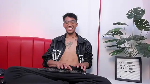 Aziel_Jenner Webcam Show