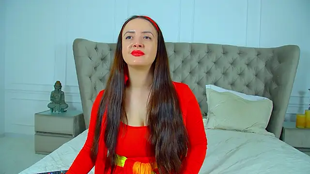 دردشة ElinaBellucci الجنسية المباشرة