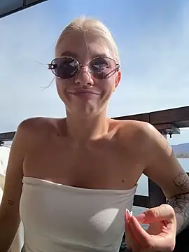 NewLaleのライブXXXチャット